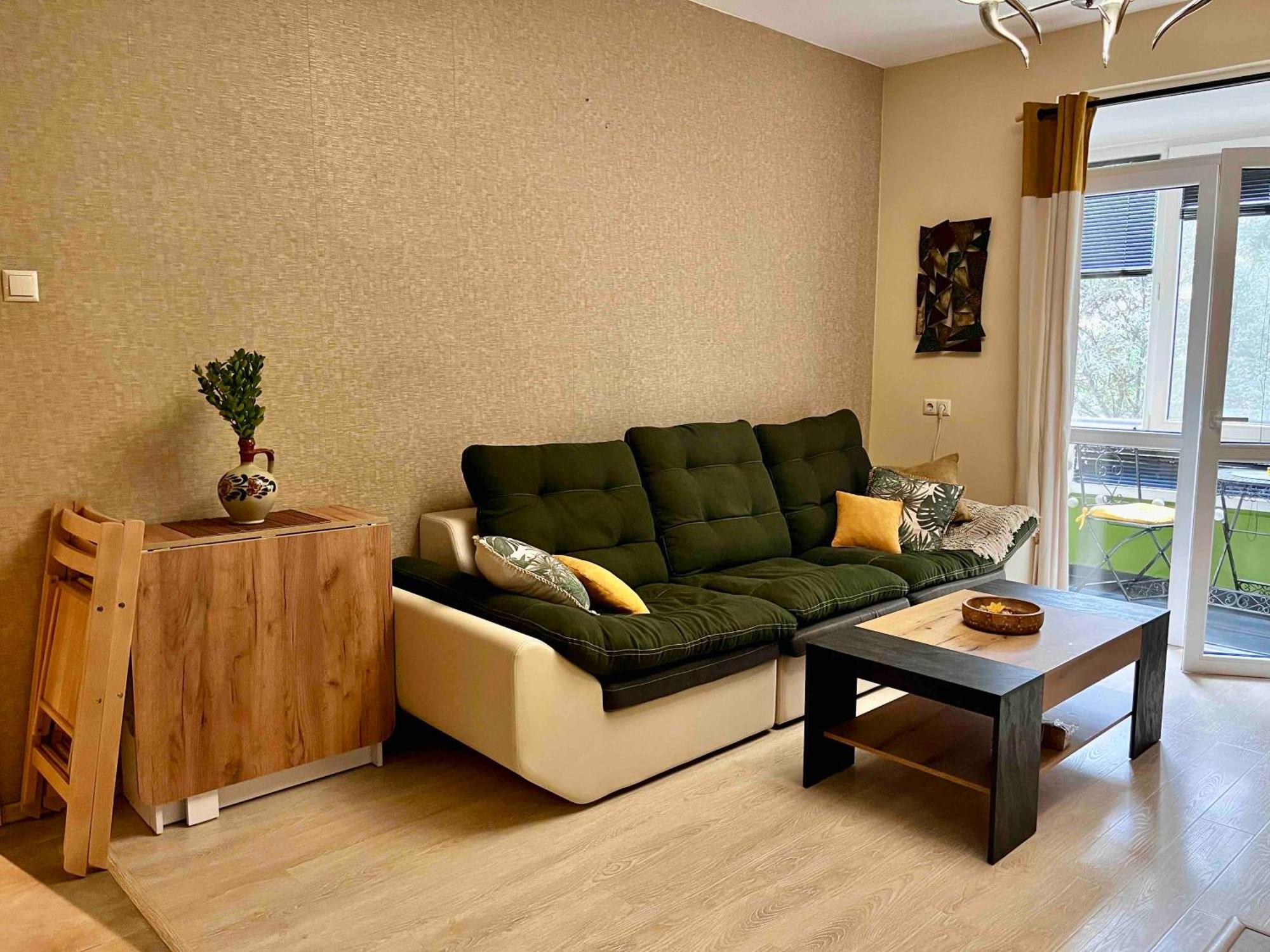 Cozy 2Br Oasis In Central Бургас Екстериор снимка