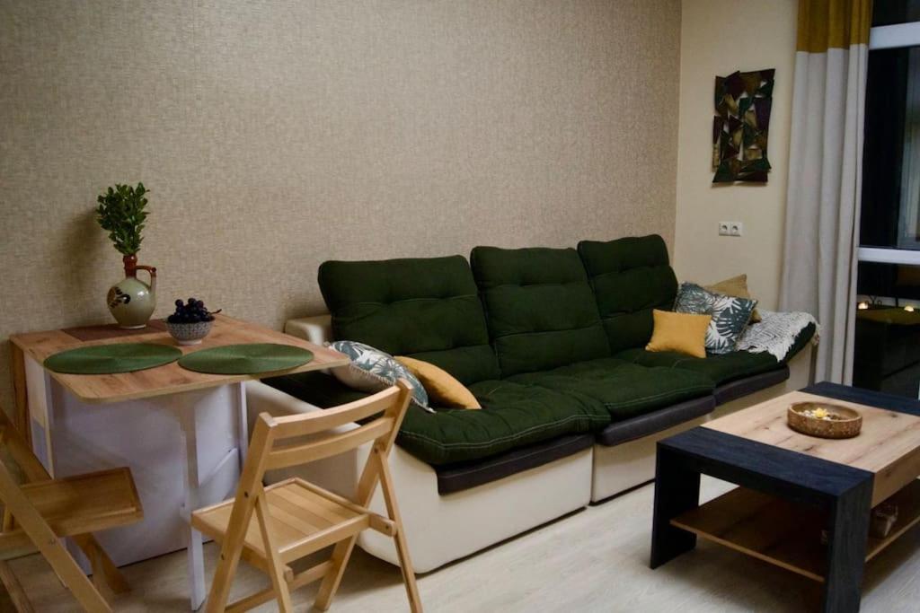 Cozy 2Br Oasis In Central Бургас Екстериор снимка