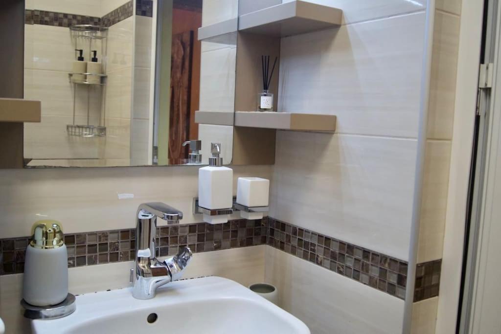 Cozy 2Br Oasis In Central Бургас Екстериор снимка