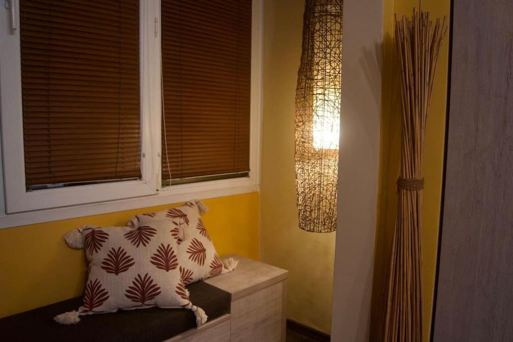 Cozy 2Br Oasis In Central Бургас Екстериор снимка