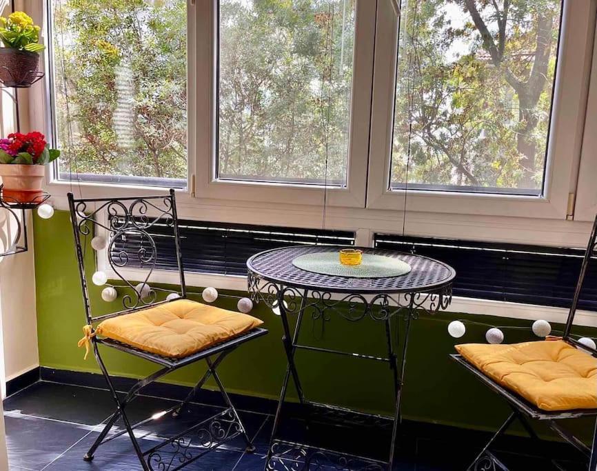 Cozy 2Br Oasis In Central Бургас Екстериор снимка