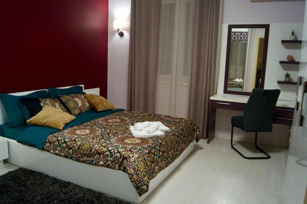 Cozy 2Br Oasis In Central Бургас Екстериор снимка