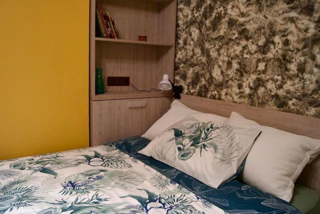 Cozy 2Br Oasis In Central Бургас Екстериор снимка