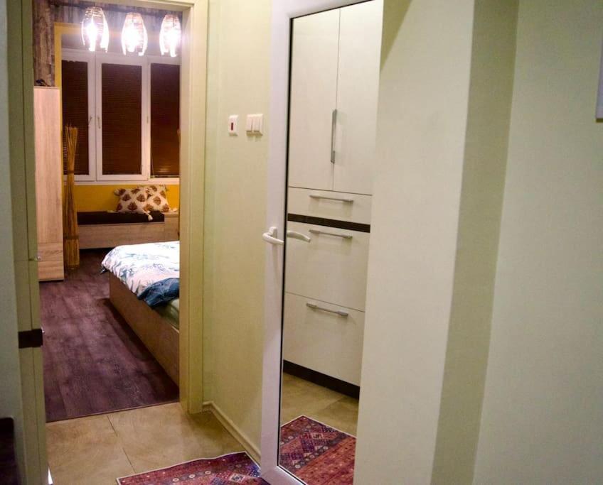 Cozy 2Br Oasis In Central Бургас Екстериор снимка